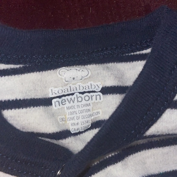 Lot of newborn onesies and footies - Picture 5 of 8